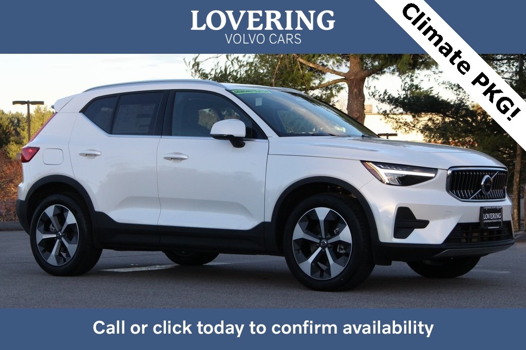 2025 Volvo XC40 SUV 