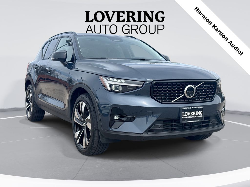 2026 Volvo XC40 SUV 