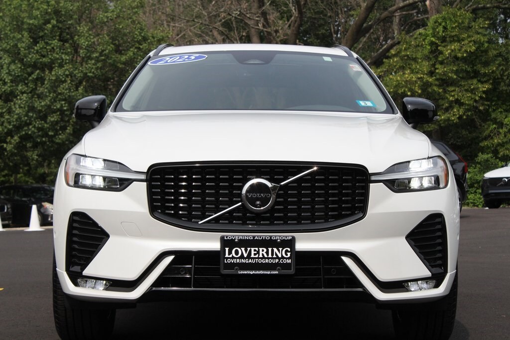 2025 Volvo XC60 B5 Plus photo 2