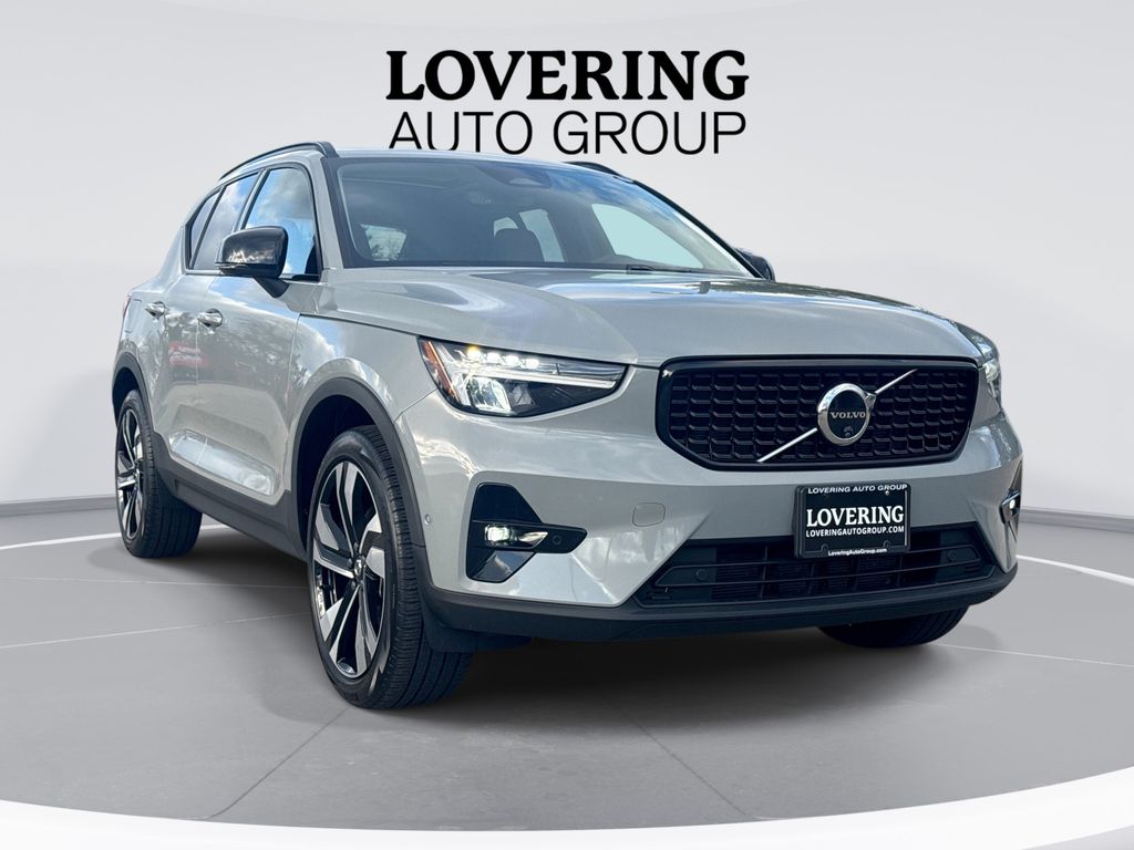 2024 Volvo XC40 SUV 