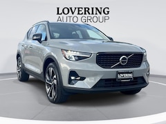 2024 Volvo XC40 B5 Plus Dark Theme SUV