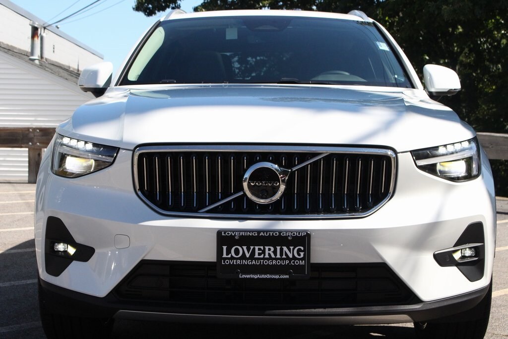 2025 Volvo XC40 Plus photo 3