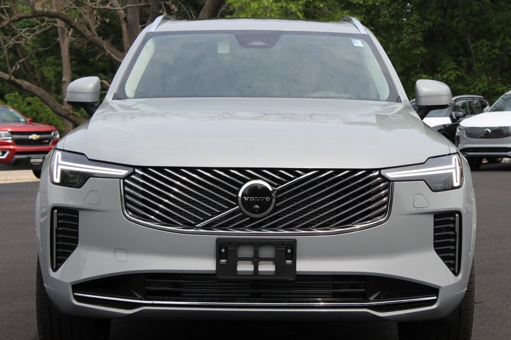 2025 Volvo XC90 T8 photo 3