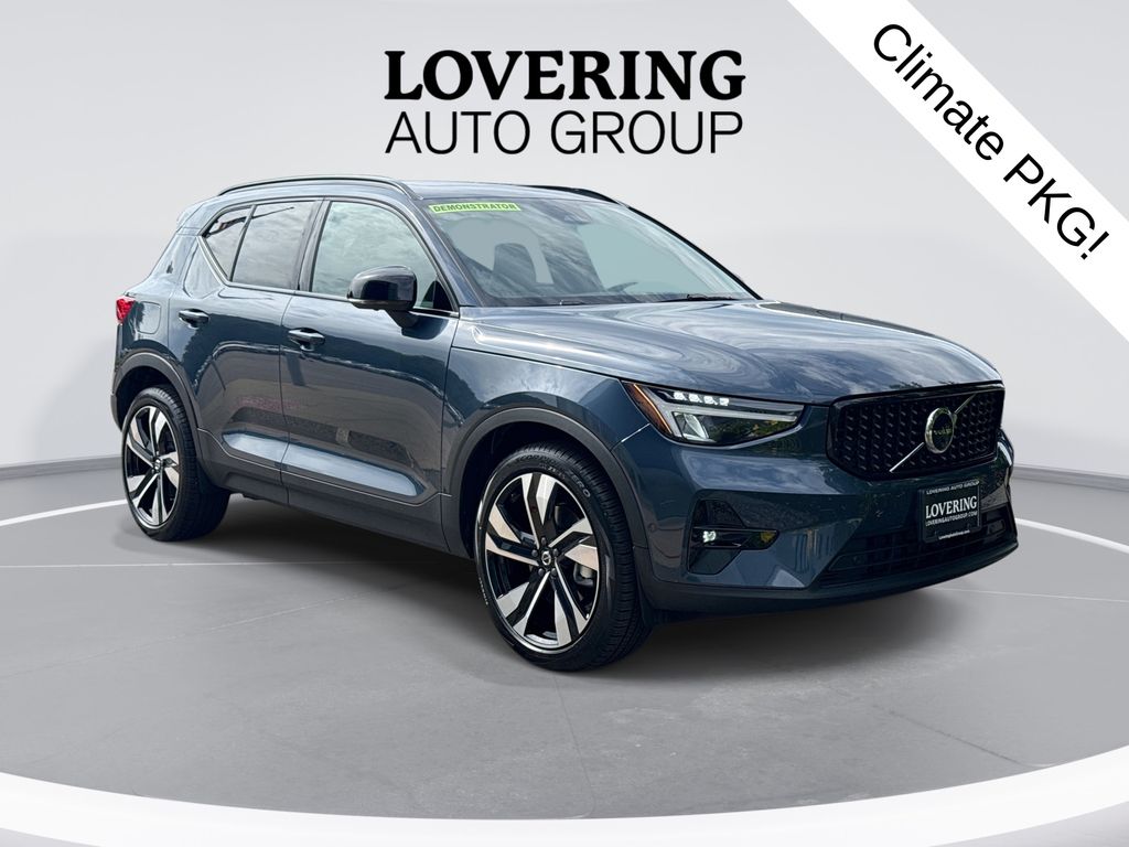 2026 Volvo XC40 SUV 