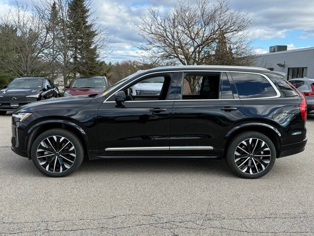 2025 Volvo XC90 B5 Plus photo 4