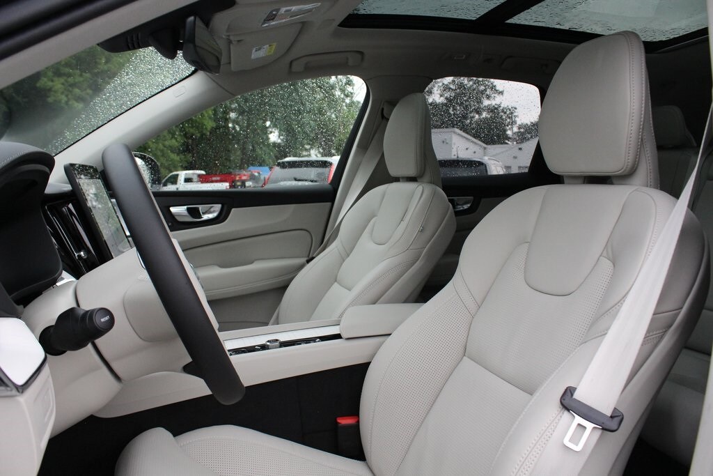 2026 Volvo XC60 Hybrid T8 photo 4