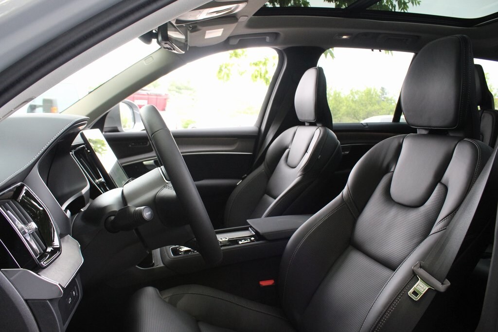 2025 Volvo XC90 T8 photo 4