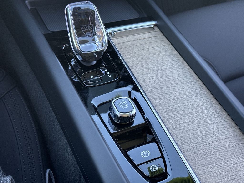 2026 Volvo XC60 Plus - Photo 20