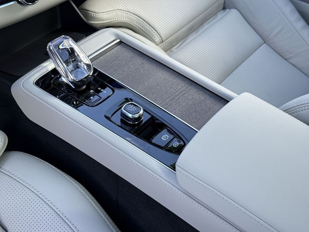 2026 Volvo XC90 Ultra - Photo 18