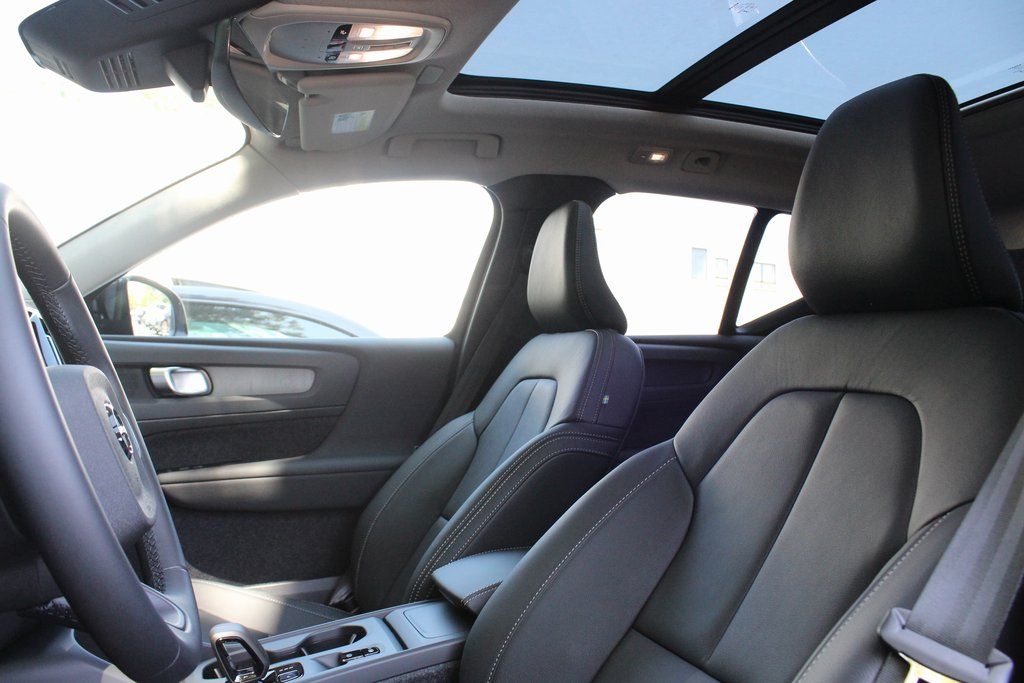 2026 Volvo XC40 Core - Photo 17