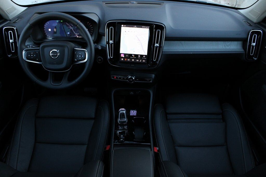 New 2026 Volvo XC40 B5 Ultra SUV