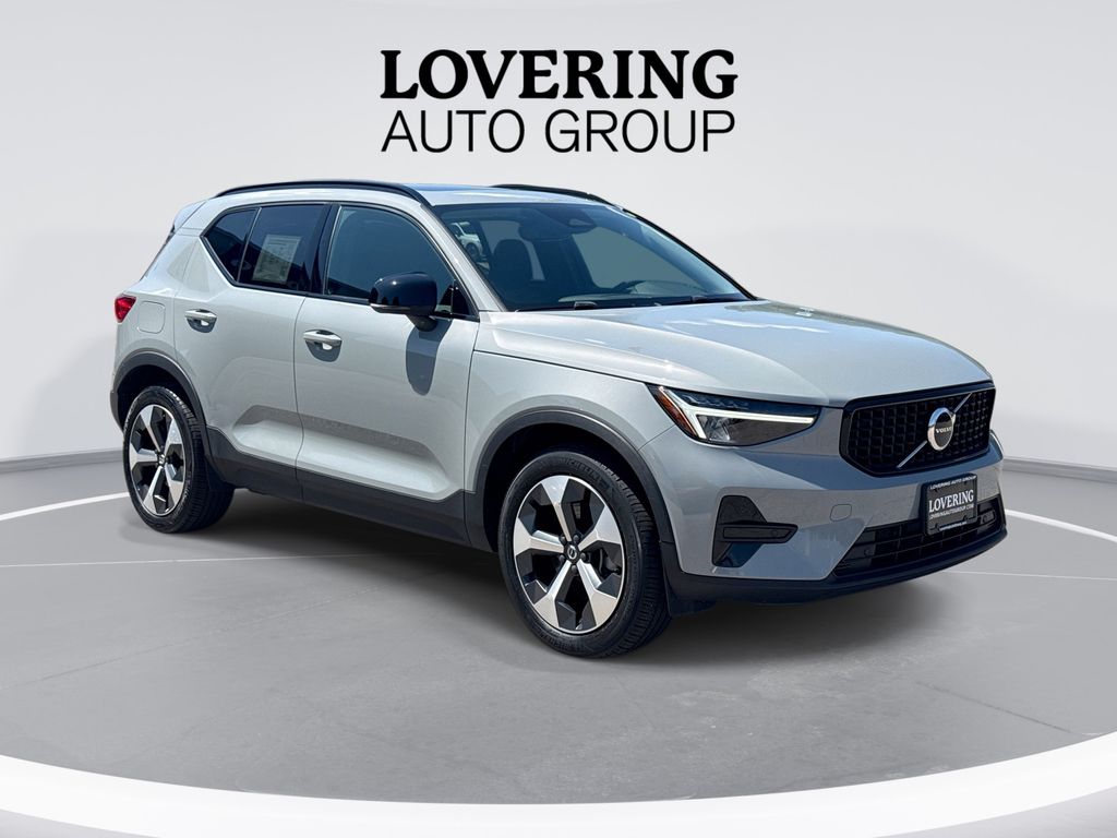 2024 Volvo XC40 SUV 