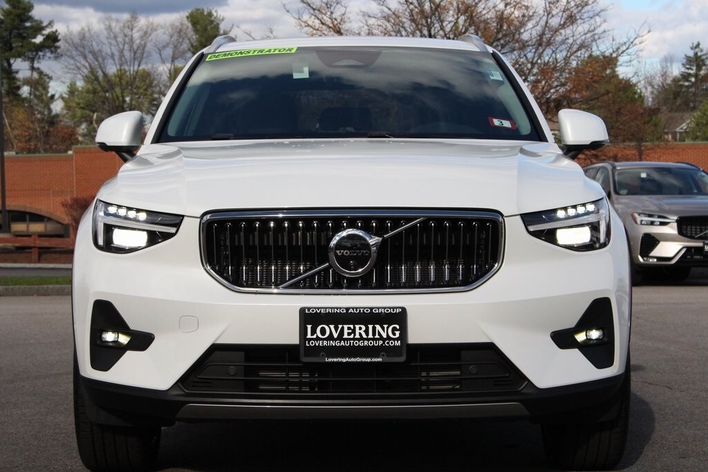 2025 Volvo XC40 Plus photo 3