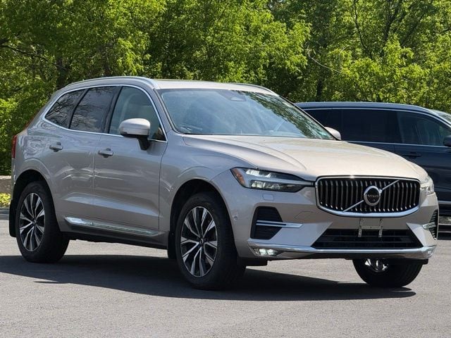 2023 Volvo XC60 B5 Plus Bright Theme AWD's photo