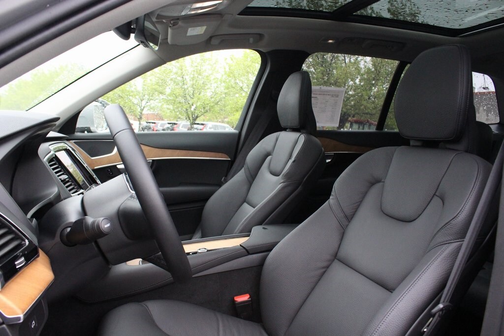 2024 Volvo XC90 B5 Plus photo 4