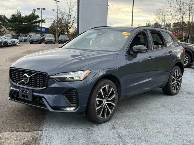 2025 Volvo XC60 B5 Plus photo 2