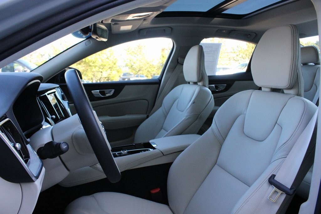 2024 Volvo S60 Recharge T8 Plus photo 4