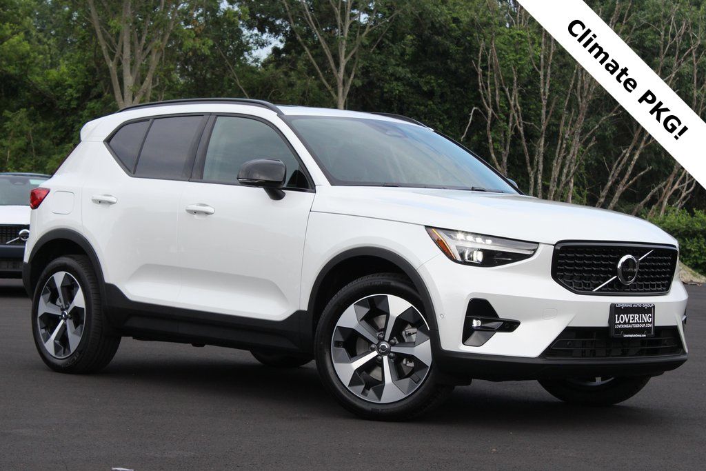 2026 Volvo XC40 SUV 
