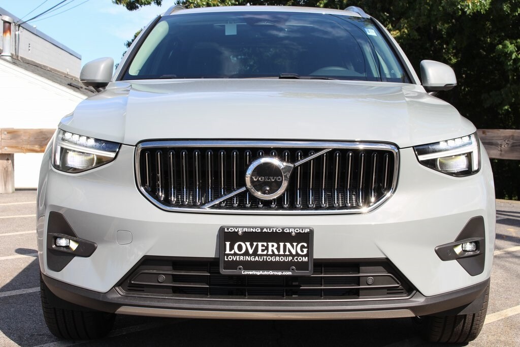 2025 Volvo XC40 photo 3