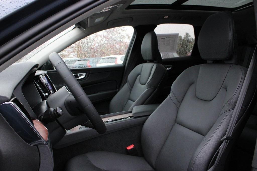 2024 Volvo XC60 B5 Plus photo 3
