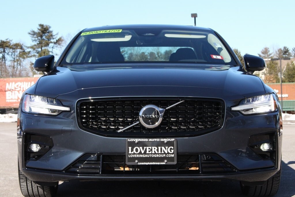 2025 Volvo S60 B5 Plus photo 3