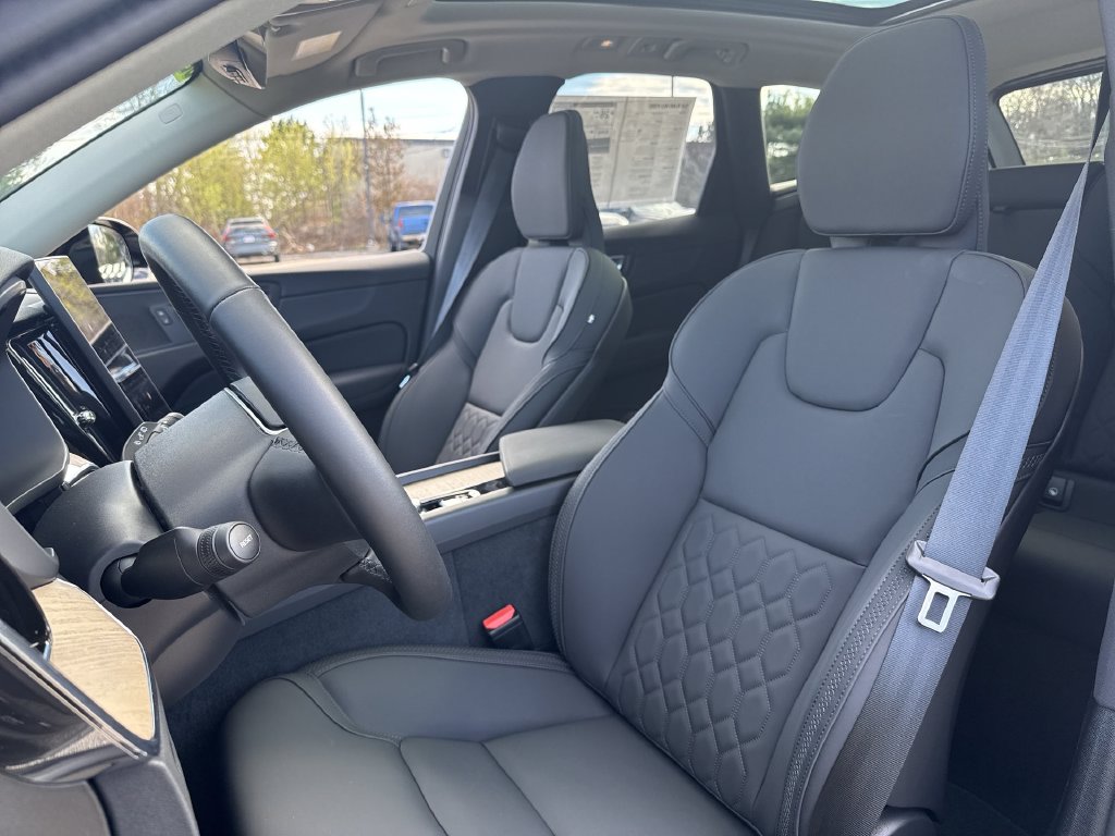 2026 Volvo XC60 Plus - Photo 12