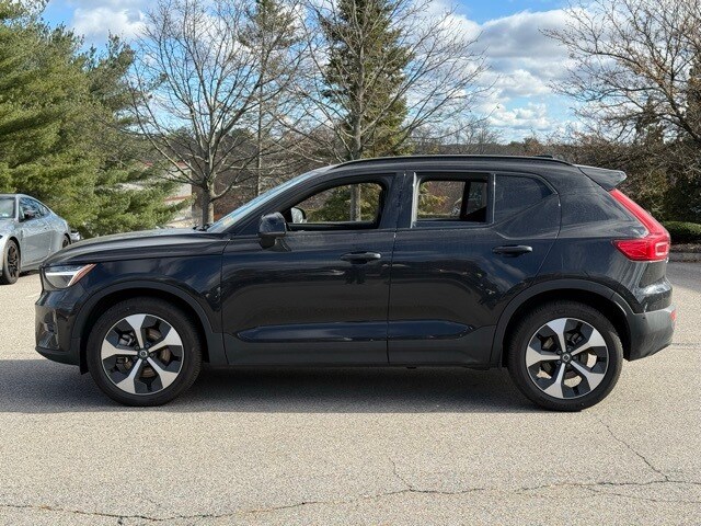 2025 Volvo XC40 Plus photo 4