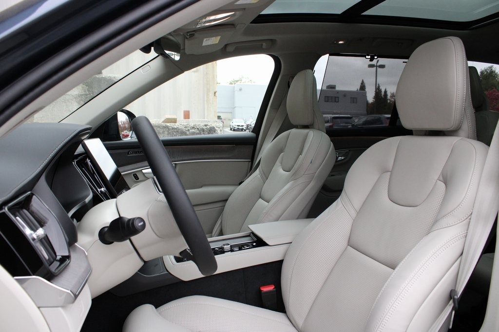 New 2026 Volvo XC90 B6 Ultra Dark Theme 6-Seater SUV