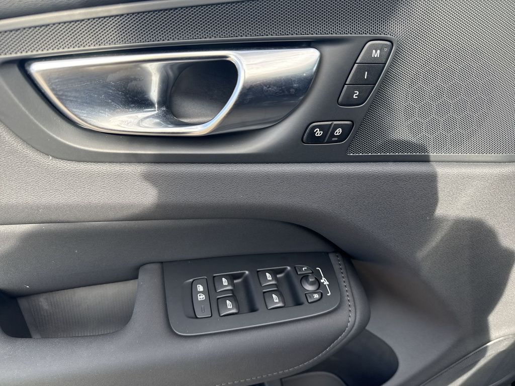 2026 Volvo XC60 Plus - Photo 13