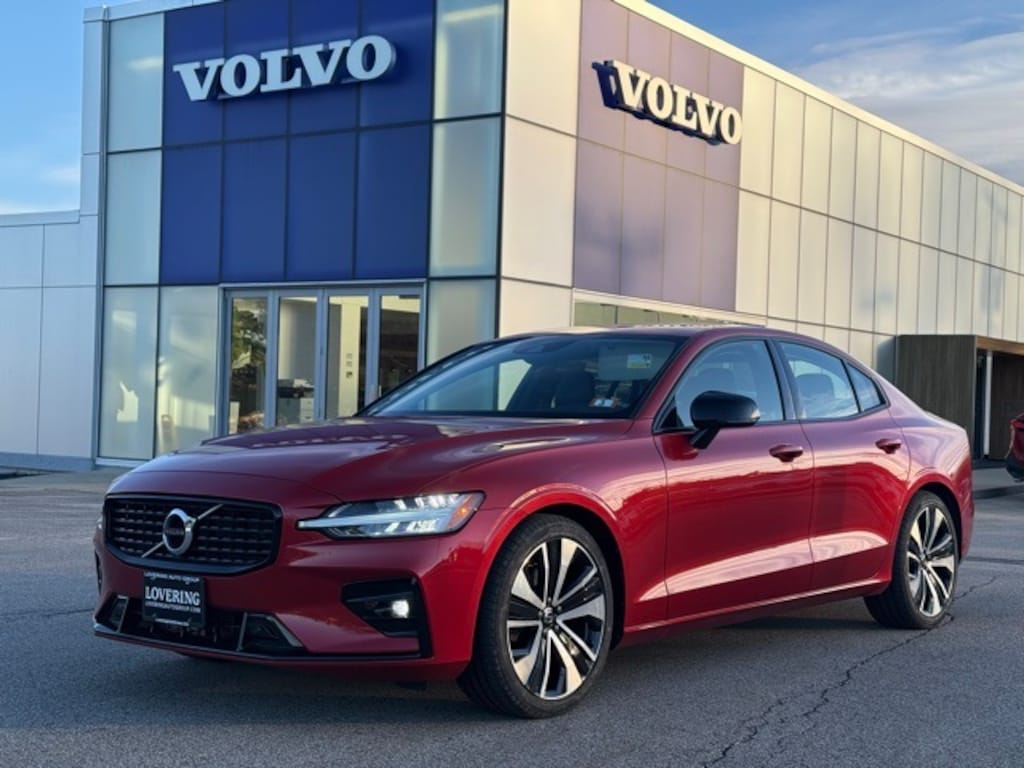 Used 2022 Volvo S60 B5 Momentum Sedan