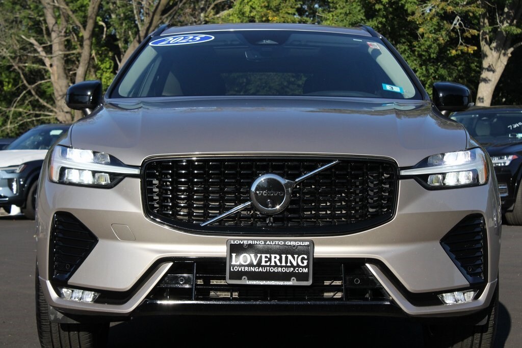 2025 Volvo XC60 B5 Plus photo 2
