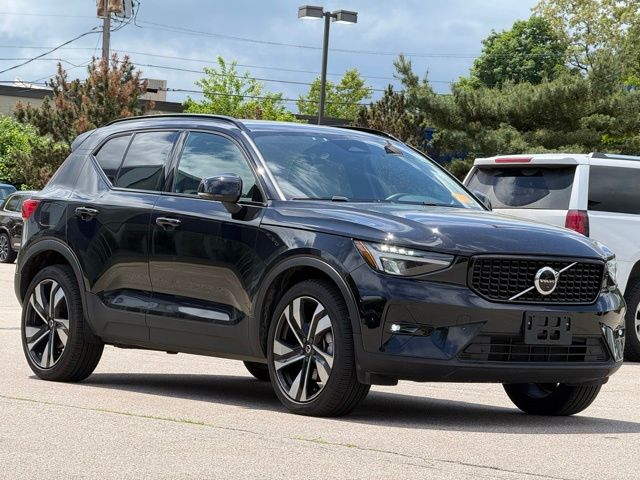2023 Volvo XC40 B5 Plus Dark AWD's photo