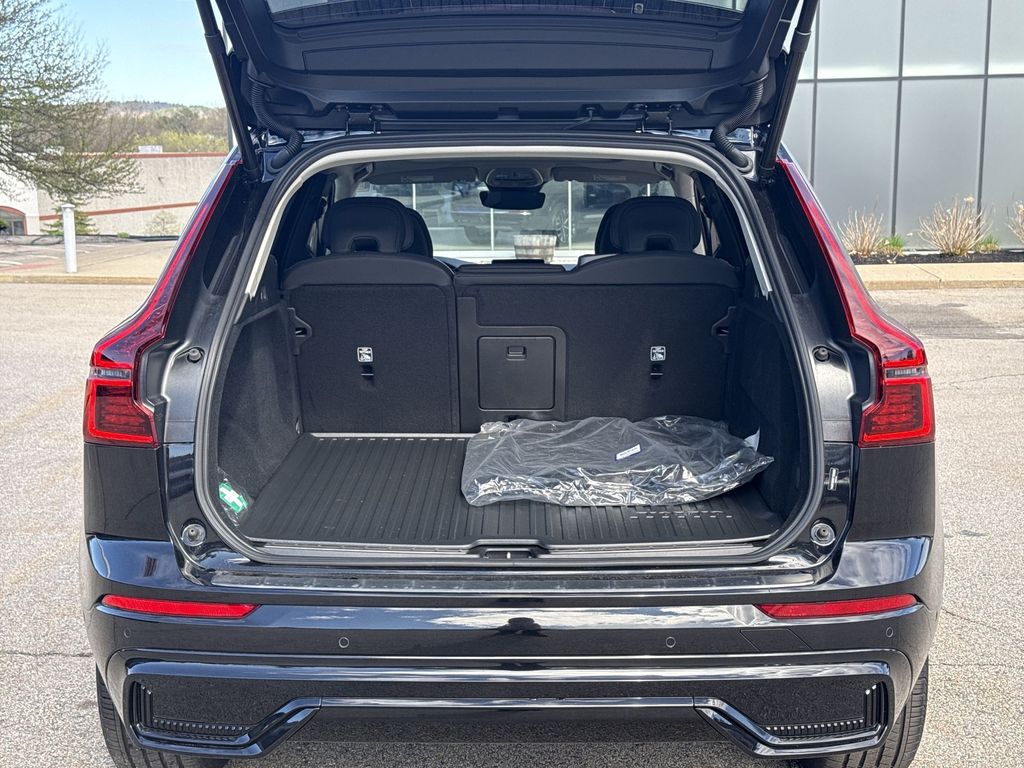 2026 Volvo XC60 Plus - Photo 22
