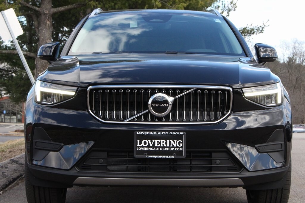 2025 Volvo XC40 Core photo 3