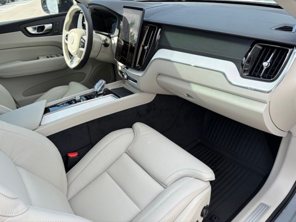 New 2026 Volvo XC60 plug-in hybrid T8 Ultra SUV