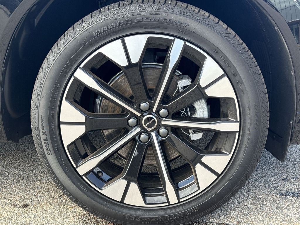 2026 Volvo XC60 Plus - Photo 10