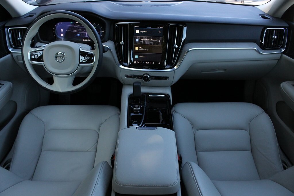 2024 Volvo S60 Recharge T8 Plus photo 2