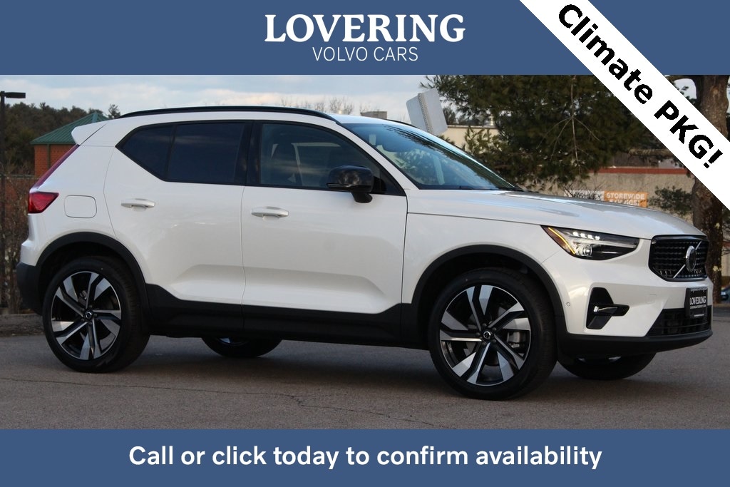 2025 Volvo XC40 SUV 