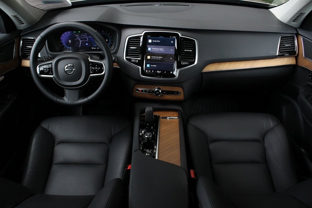 2024 Volvo XC90 Plus photo 2