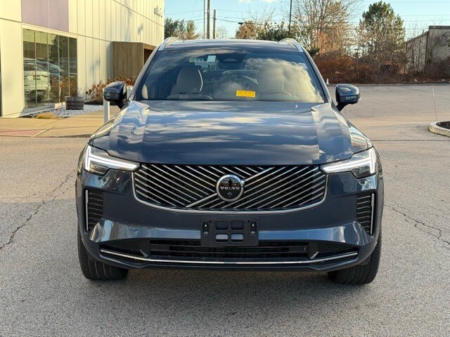 2025 Volvo XC90 B5 Plus photo 2