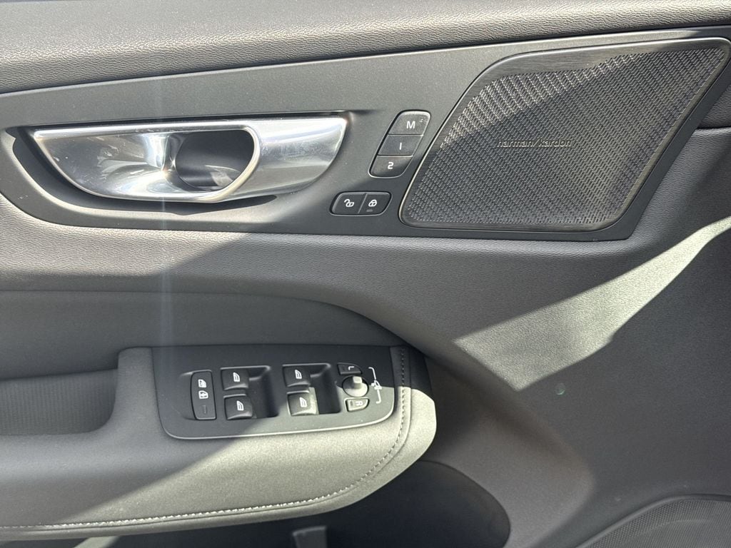 2026 Volvo XC60 Ultra - Photo 13