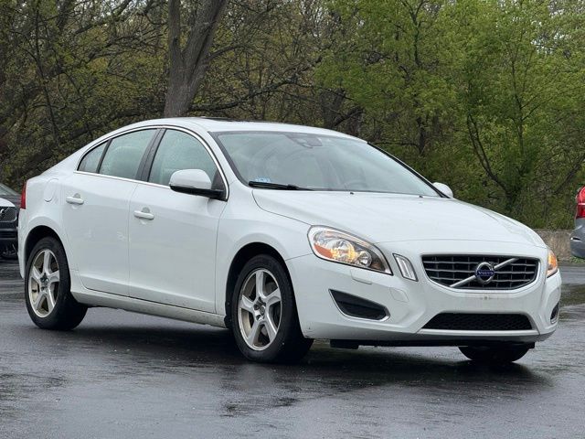 2013 Volvo S60 T5 AWD Auto's photo