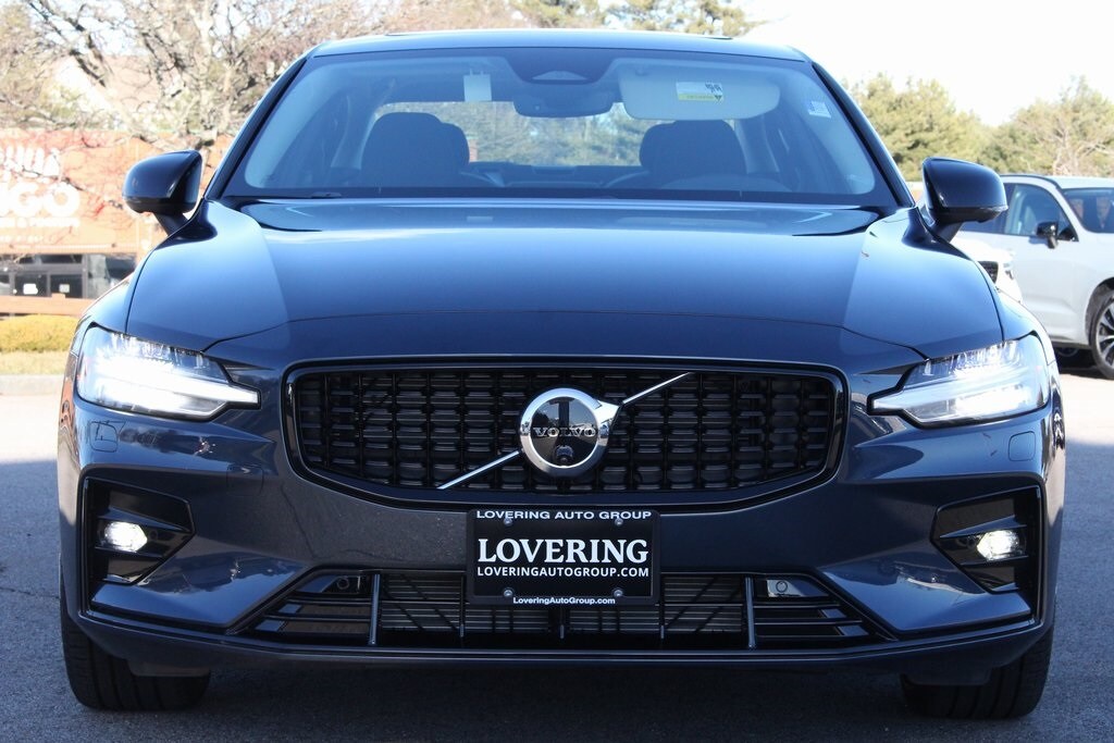 2025 Volvo S60 B5 Plus photo 3