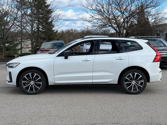 2025 Volvo XC60 B5 Plus photo 3
