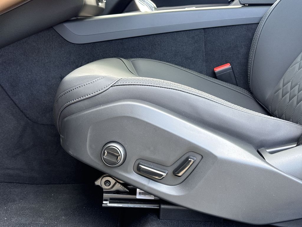 2026 Volvo XC60 Plus - Photo 12