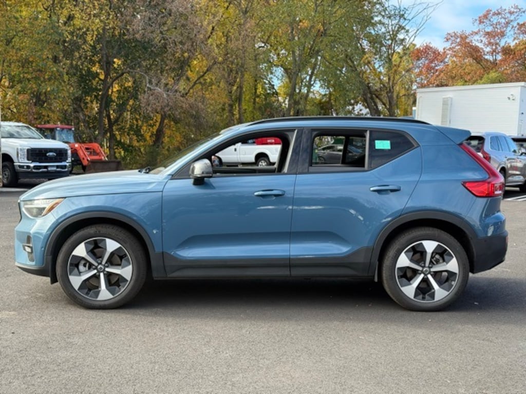 Certified 2025 Volvo XC40 B5 Plus Dark Theme SUV