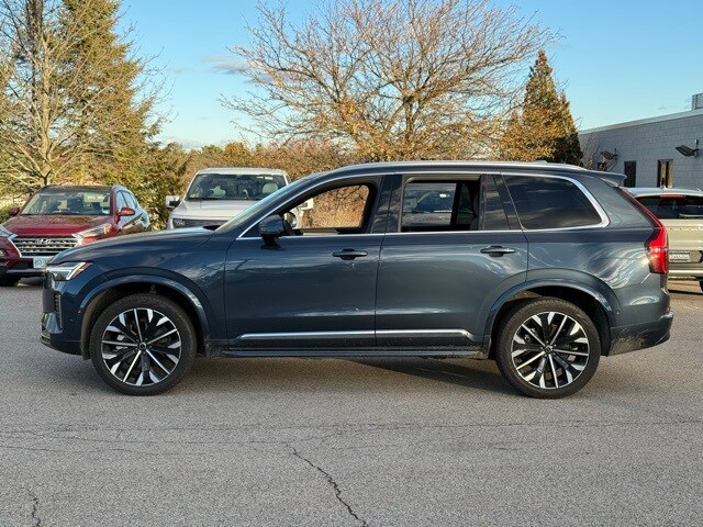 2025 Volvo XC90 B5 Plus photo 4