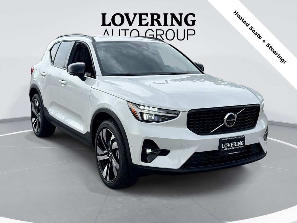 2026 Volvo XC40 SUV 