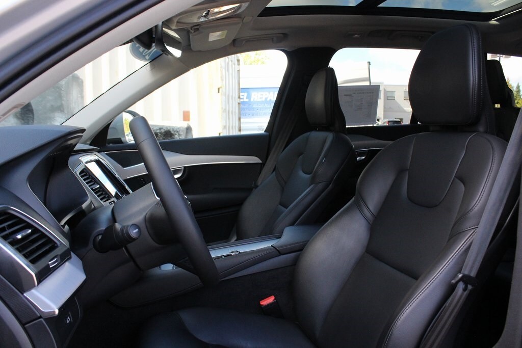 2024 Volvo XC90 B5 Core photo 2