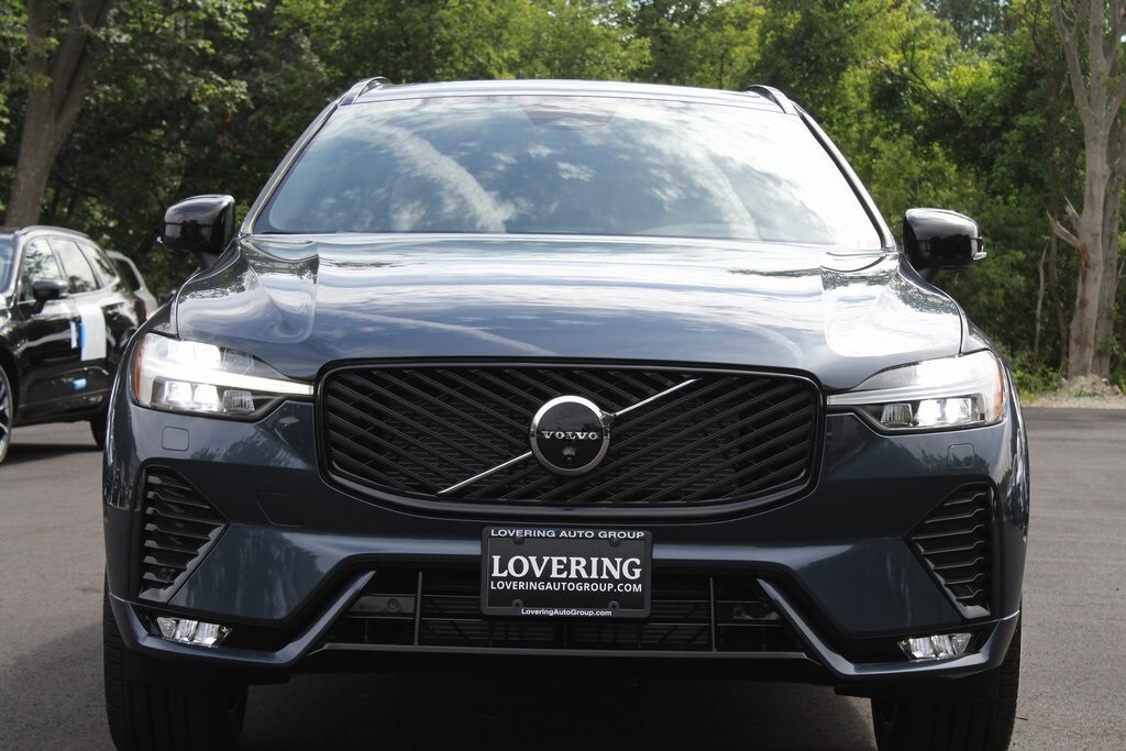 2026 Volvo XC60 B5 Plus photo 3